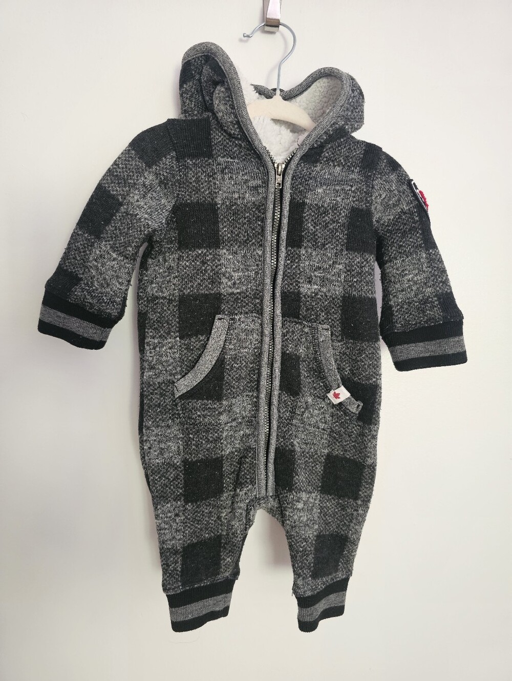 🧸4/20$ Canadiana Fleece Lined Plaid Hooded Kids Footie One Piece Size 3-6M